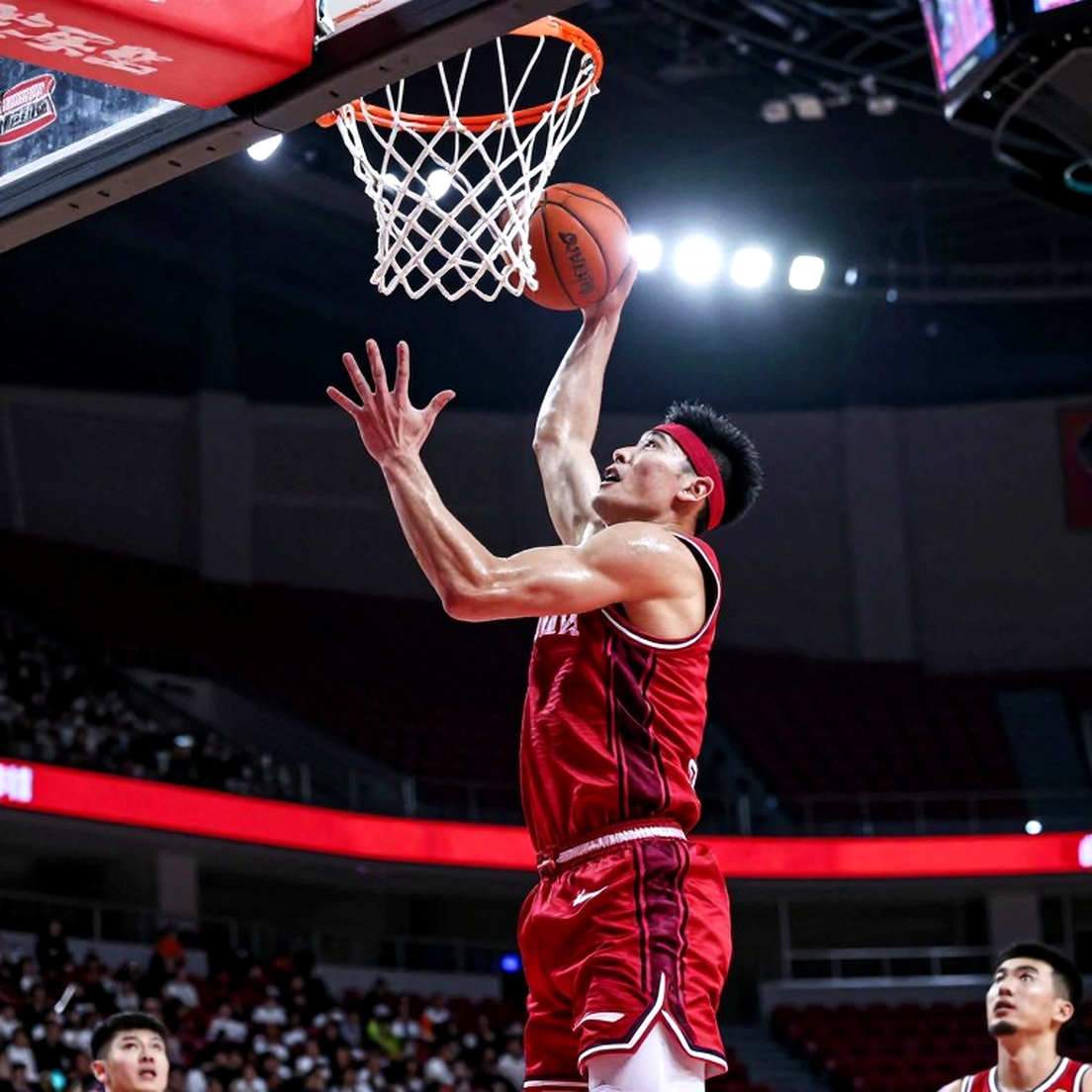 Cú ném từ logo của Jumamoy: NU thắng UST 87-85, nhưng con số thật nằm ở chỗ khác