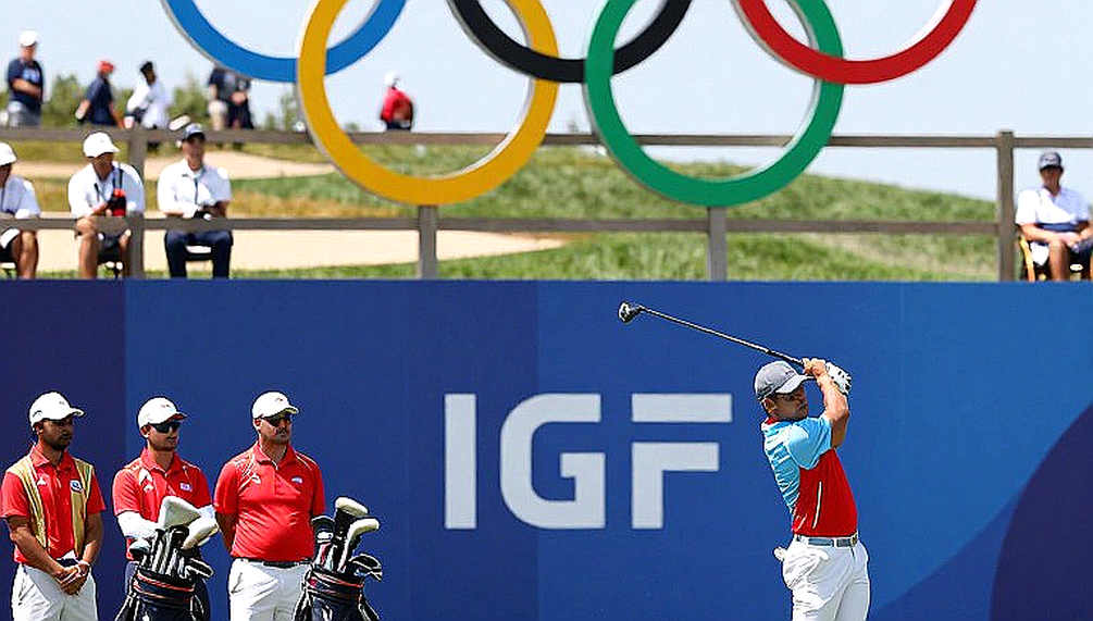 Tiger Woods có được lái xe golf không? Câu hỏi làm bối rối cả luật sư tiểu bang