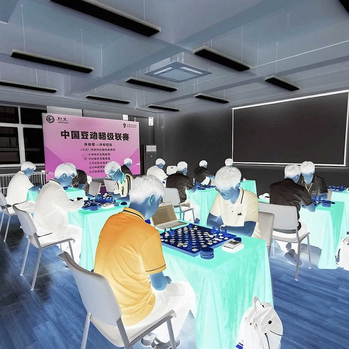 Bản phân tích chín chiều không có một dòng dữ liệu: khi ngành esports tự tin vào chính cái khuôn của mình