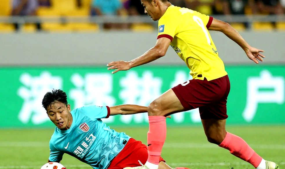 V-League mùa giải thường niên: khoảng trống sau lưng hậu vệ biên và cái bẫy của pressing tầm cao