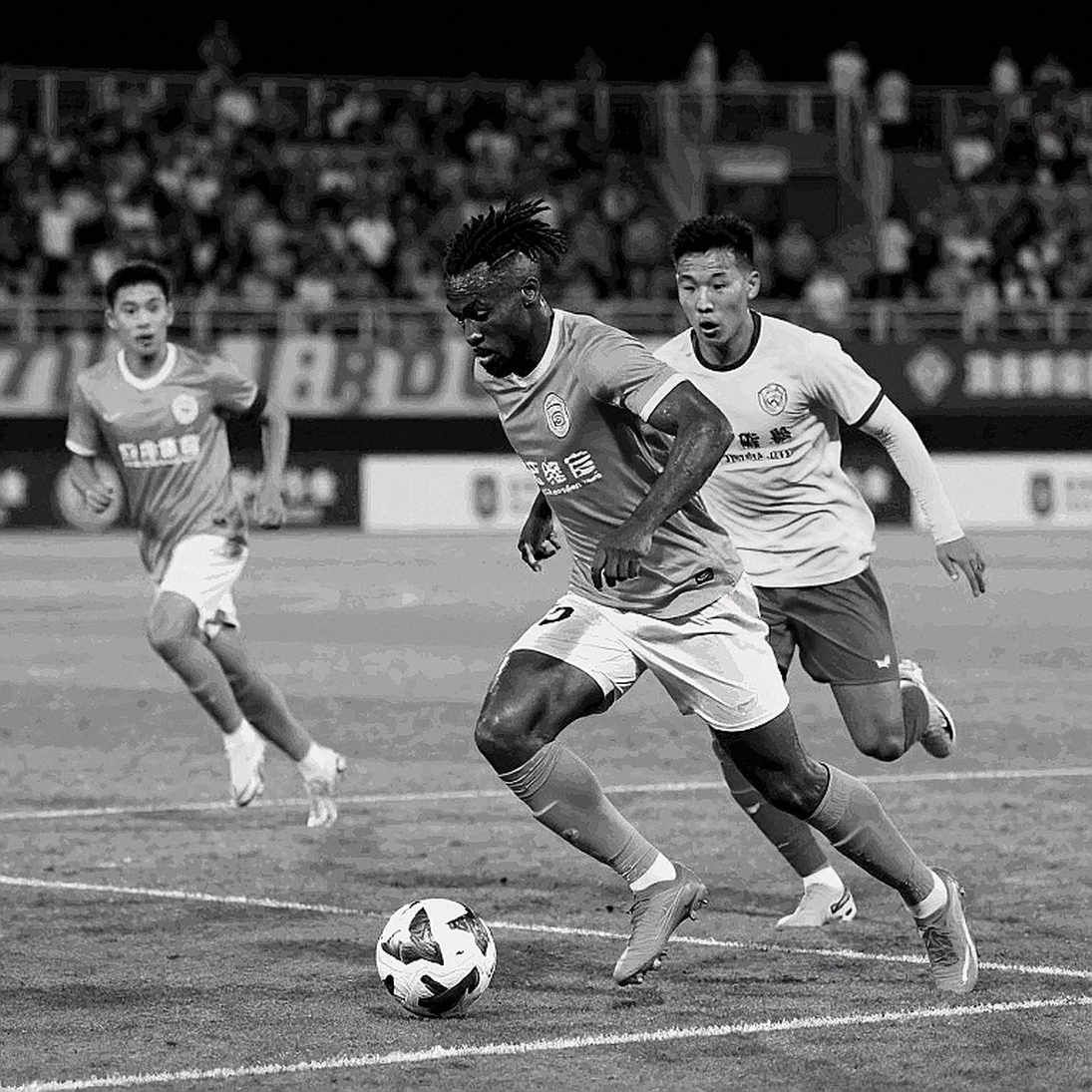 Arema 4-0 Dewa United: cú bùng nổ 35 phút, một bài đá phạt và cái giá trả hai lần của một cuộc sa thải