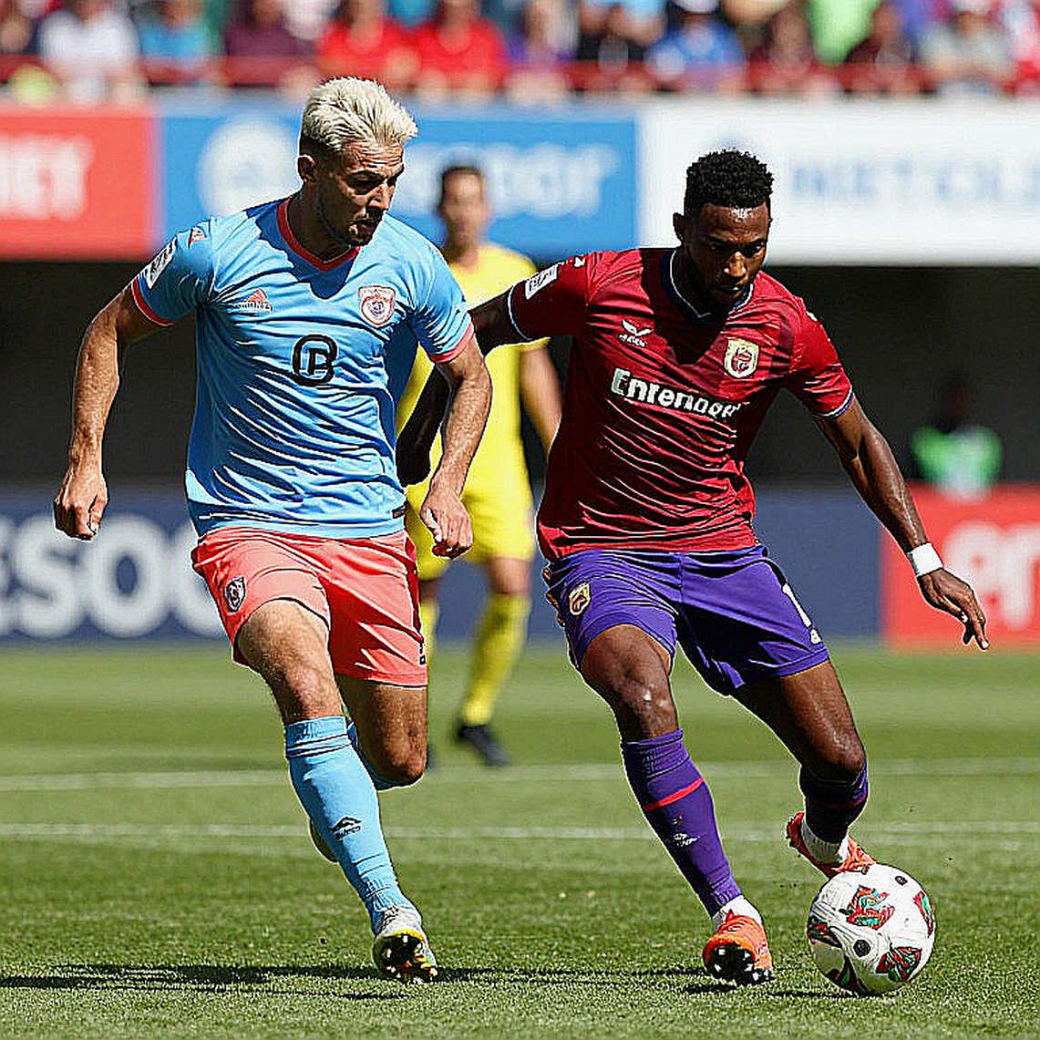 Raphinha rời sân vì chấn thương đùi phải: Cơn ác mộng của Barcelona và lỗ hổng mang tên 'lịch thi đấu quốc tế'