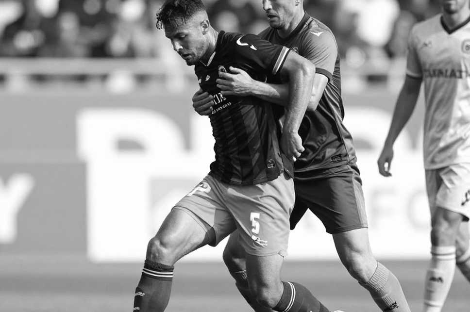 V.League và cái bẫy của những bản hợp đồng ngắn hạn: Khi bóng đá Việt Nam mua thành tích thay vì xây nền móng