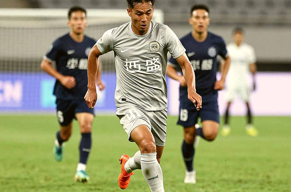 V.League và cái bẫy pressing: Khi bóng đá Việt Nam chạy nhanh hơn chính mình